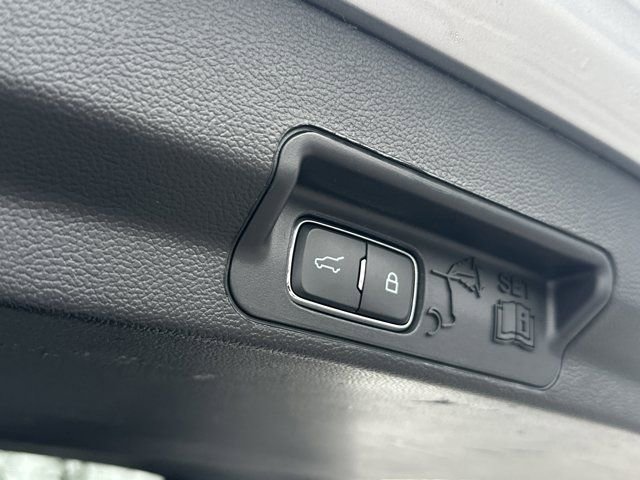 Used 2020 Ford Explorer Platinum w/ Premium Technology Package image 25