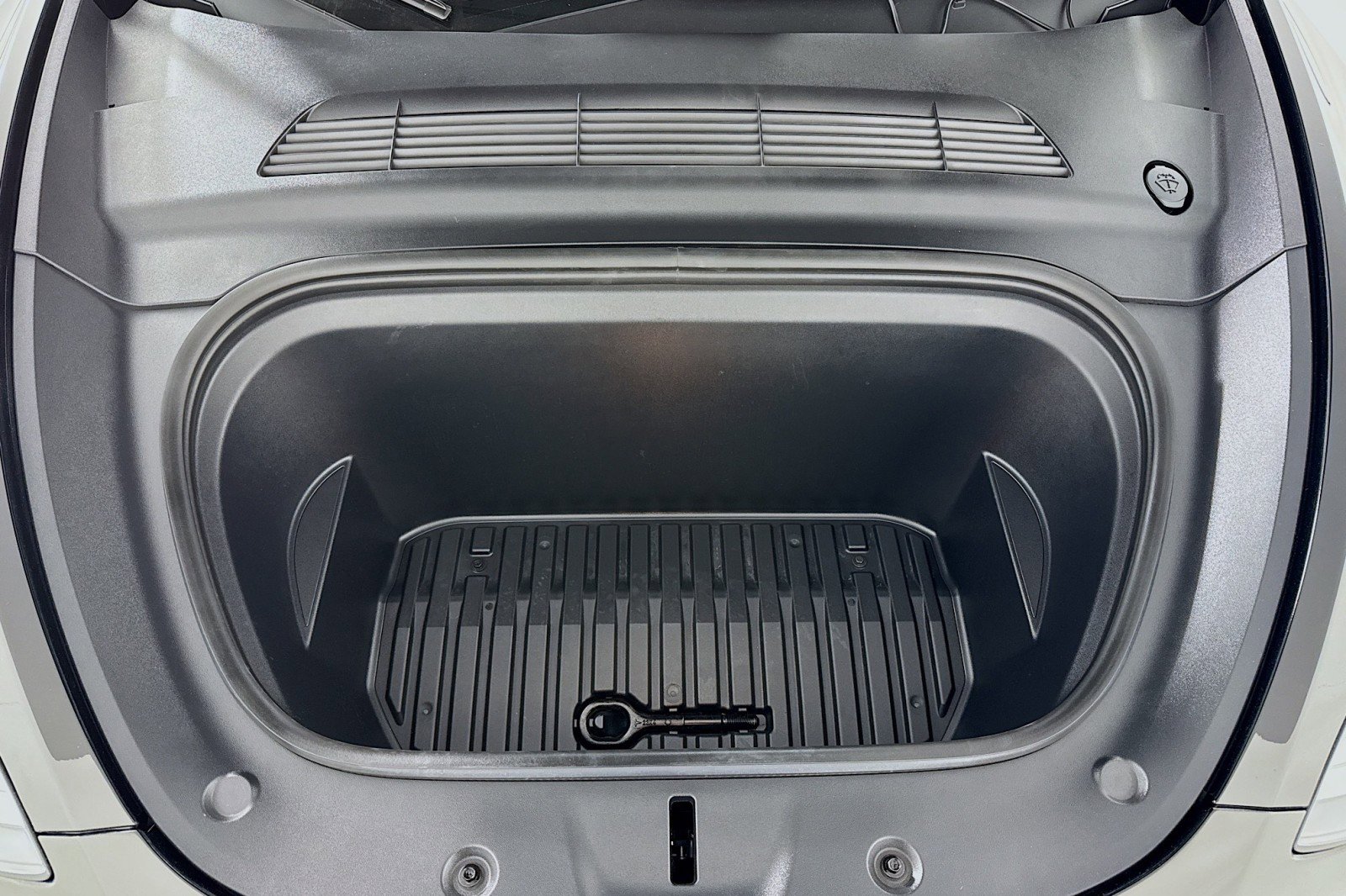 Used 2024 Tesla Model Y Long Range image 10