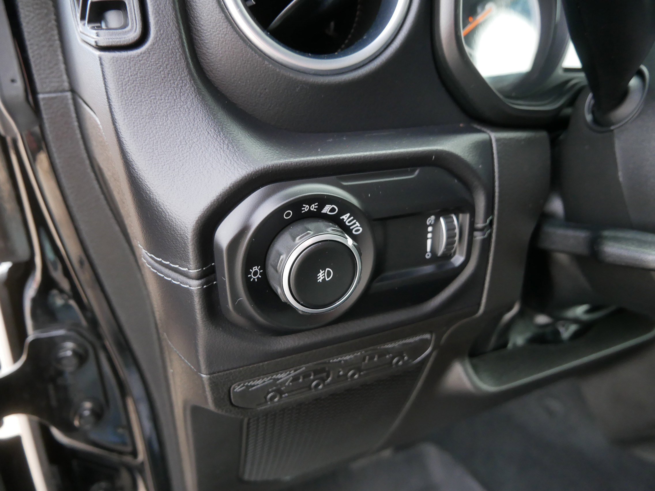 Used 2024 Jeep Wrangler Sahara image 20