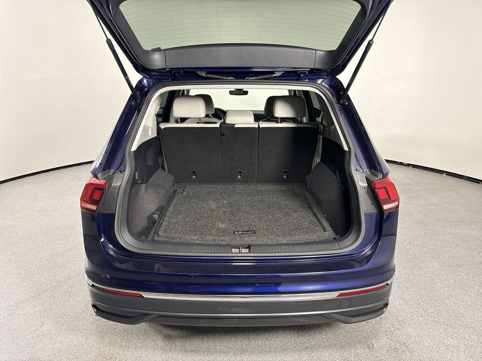 Used 2022 Volkswagen Tiguan SE image 33