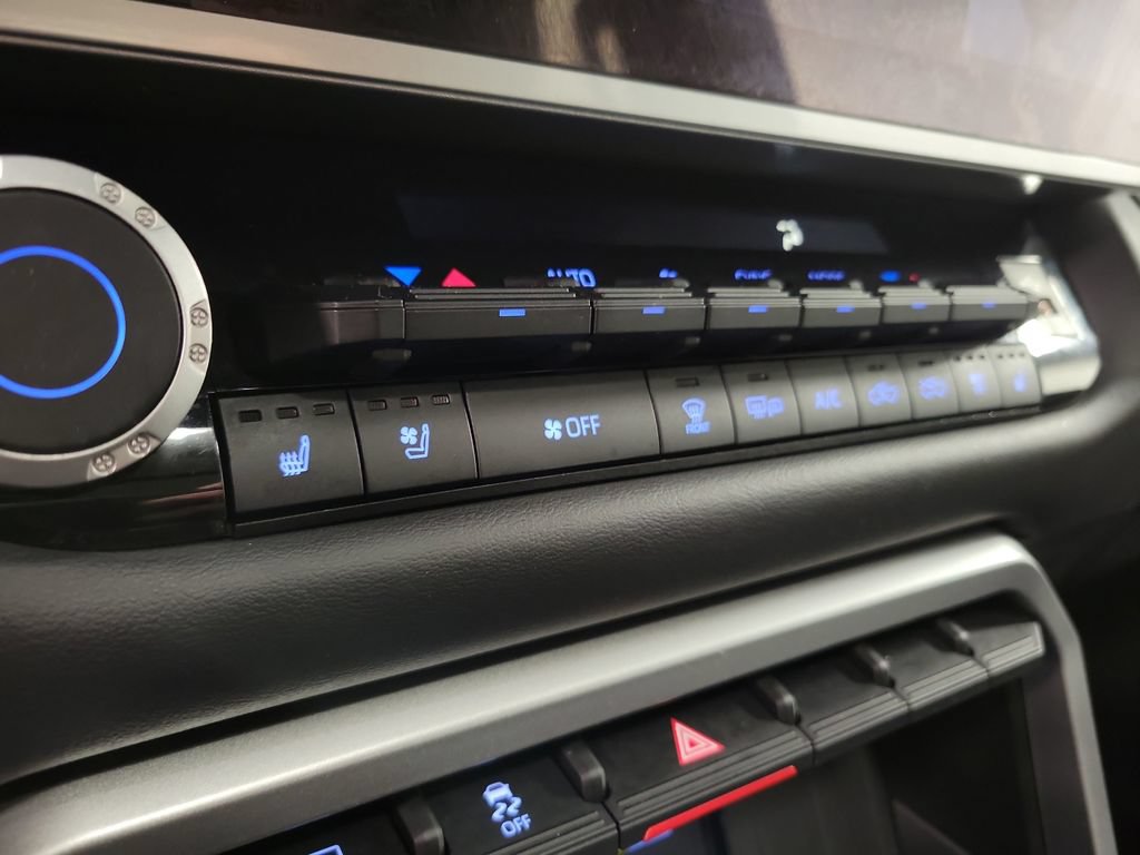 Used 2024 Toyota Tundra Platinum AWD/4WD image 17