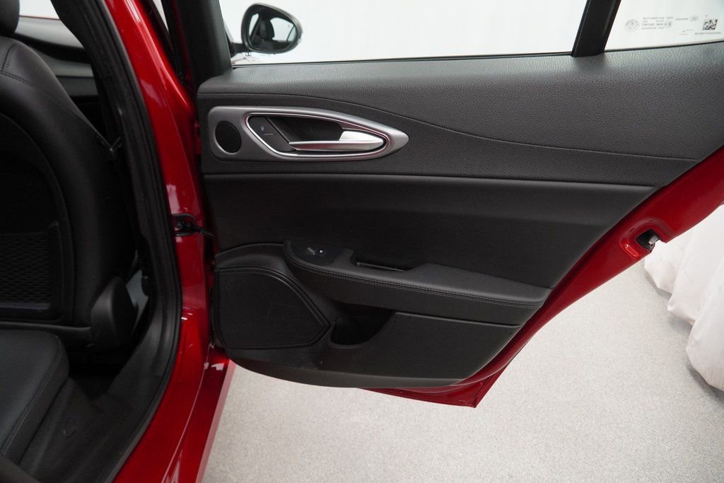 Used 2024 Alfa Romeo Giulia Veloce image 44