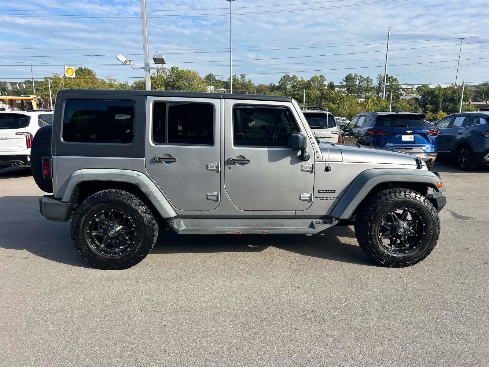 Used 2017 Jeep Wrangler Unlimited Sport w/ Quick Order Package 24S AWD/4WD image 2