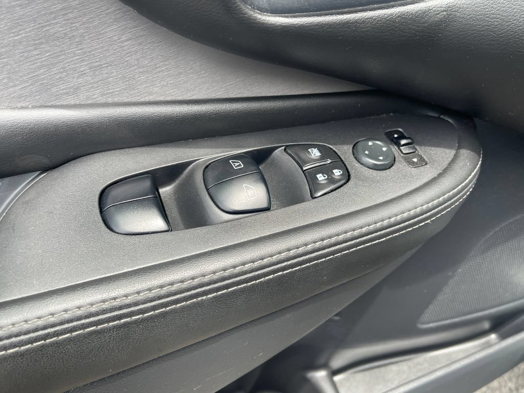 Used 2022 Nissan Murano S AWD/4WD image 14