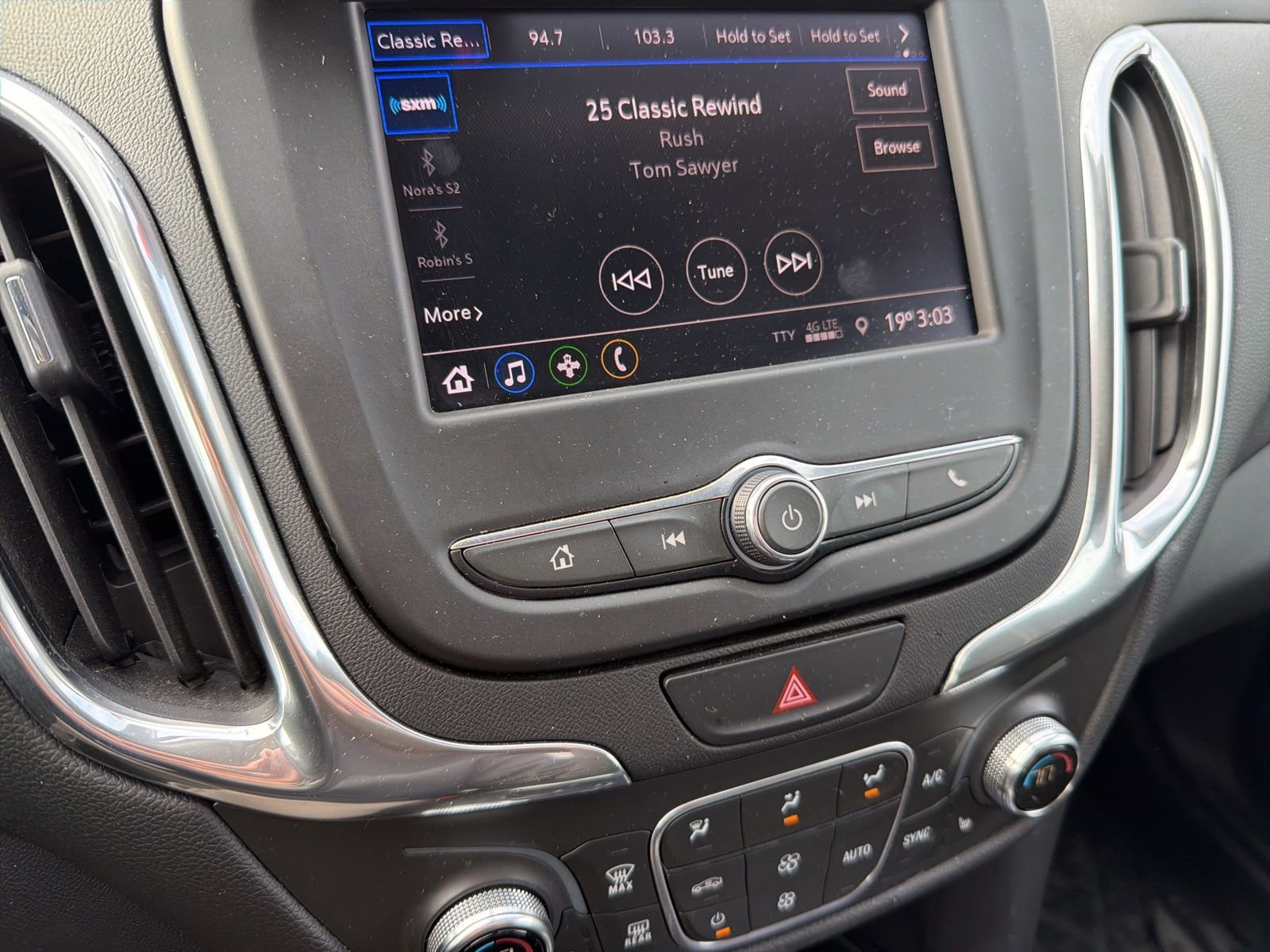 Used 2020 Chevrolet Equinox LT image 44