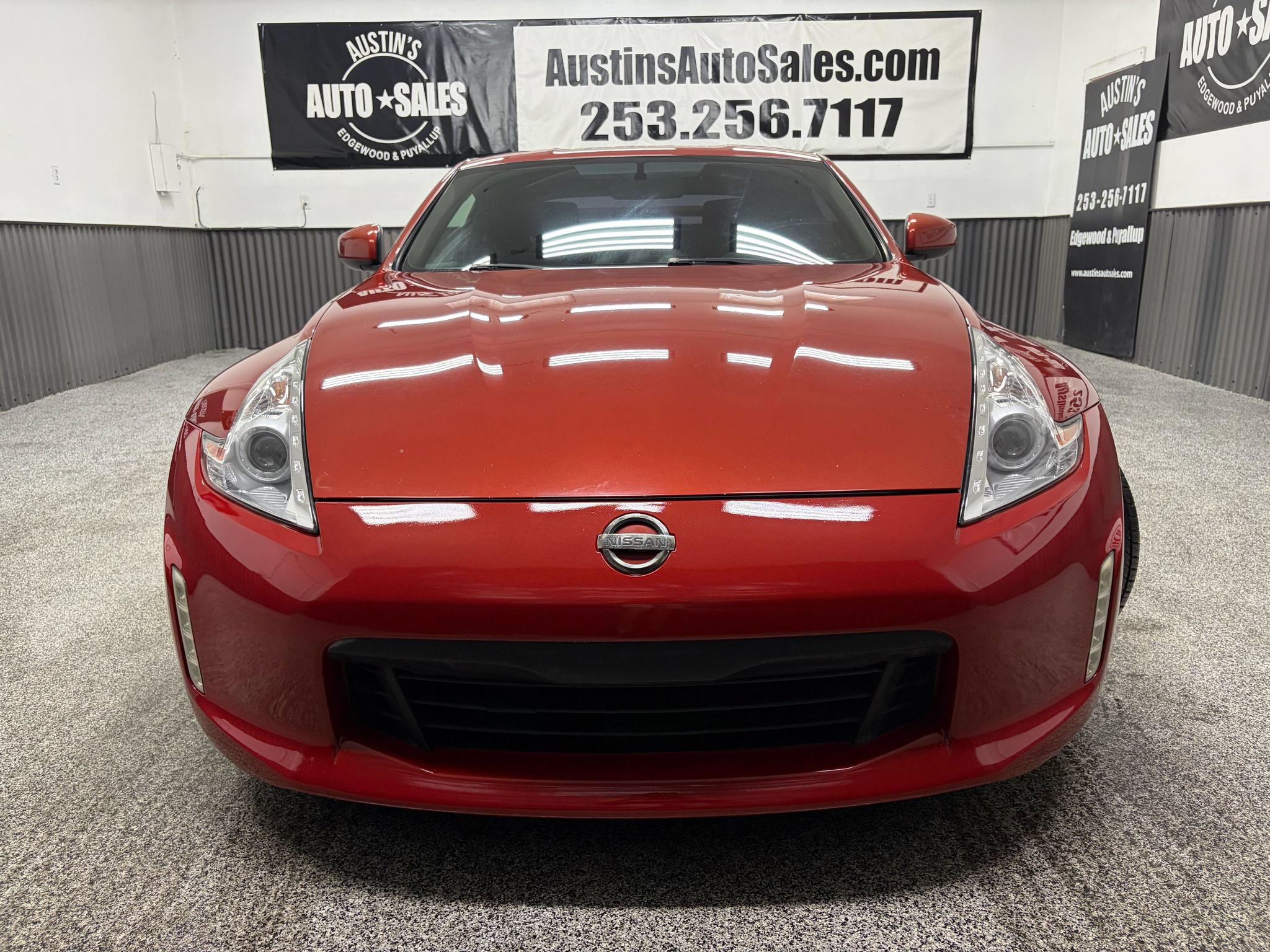 Used 2015 Nissan 370Z Coupe RWD image 5