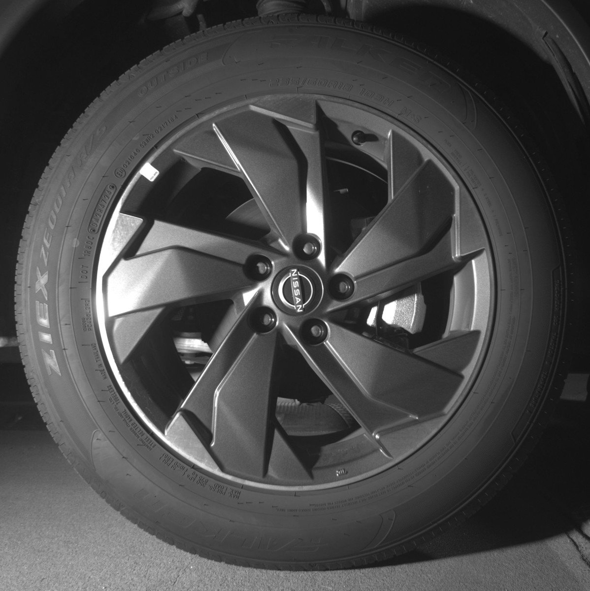 Used 2025 Nissan Rogue SV FWD image 13