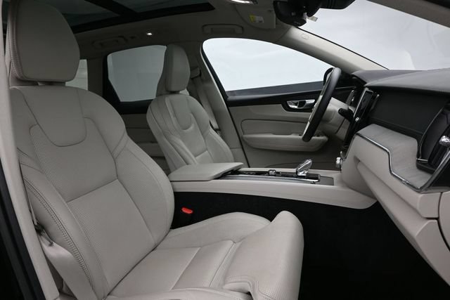 Used 2023 Volvo XC60 B6 Ultimate w/ Climate Package AWD/4WD image 33