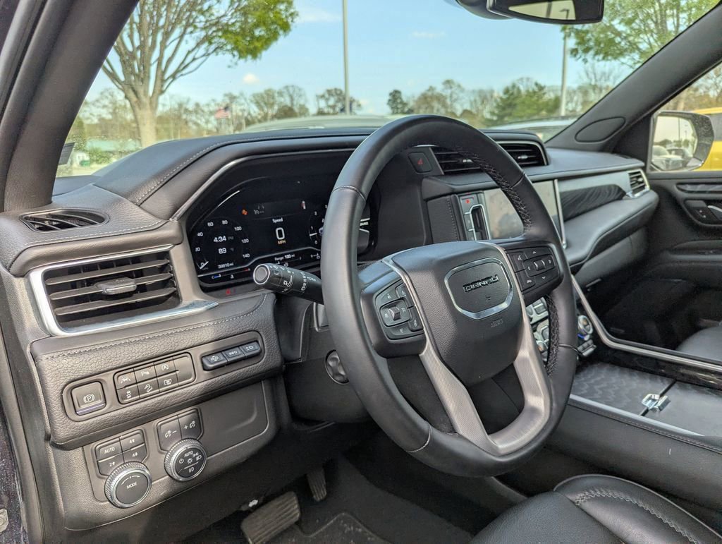 Used 2023 GMC Yukon Denali AWD/4WD image 12