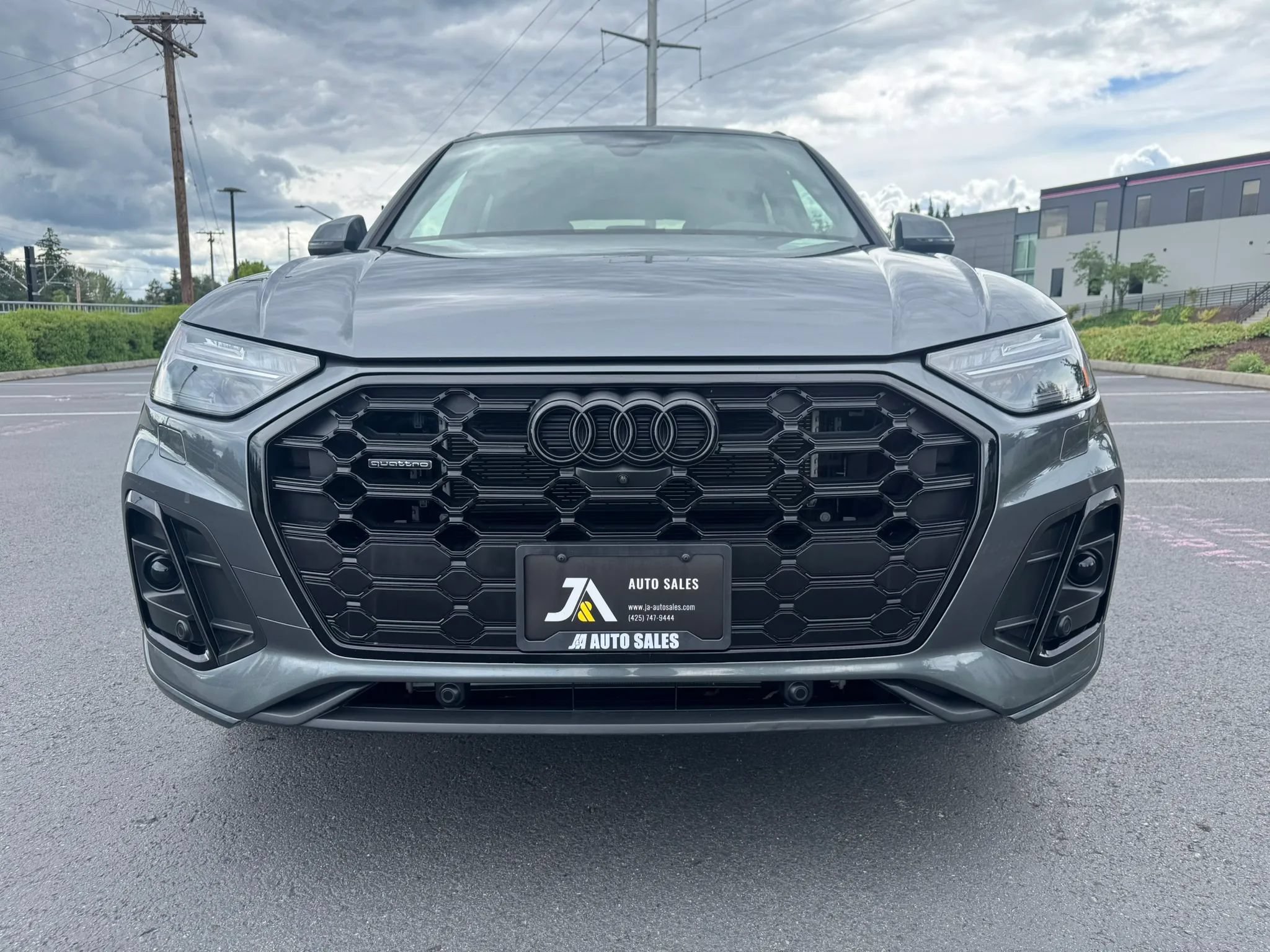 Used 2023 Audi Q5 e Prestige w/ Prestige Package AWD/4WD image 3