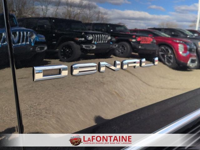 Used 2025 GMC Yukon Denali AWD/4WD image 10