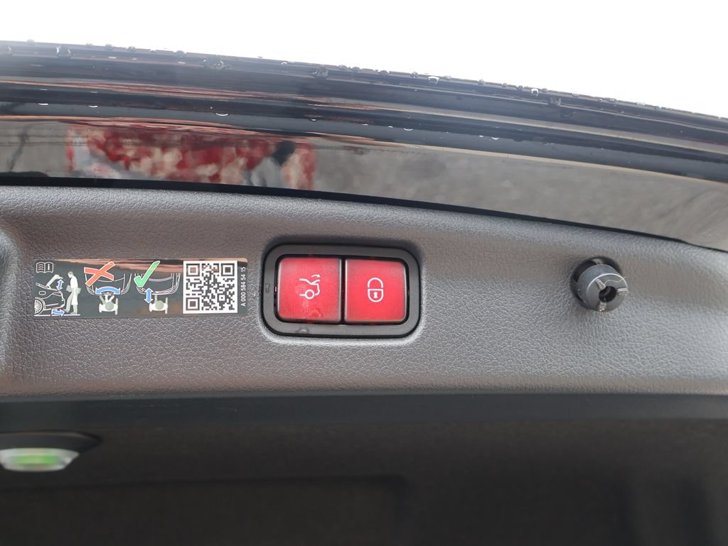 Used 2025 Mercedes-Benz C 300 4MATIC Sedan image 16