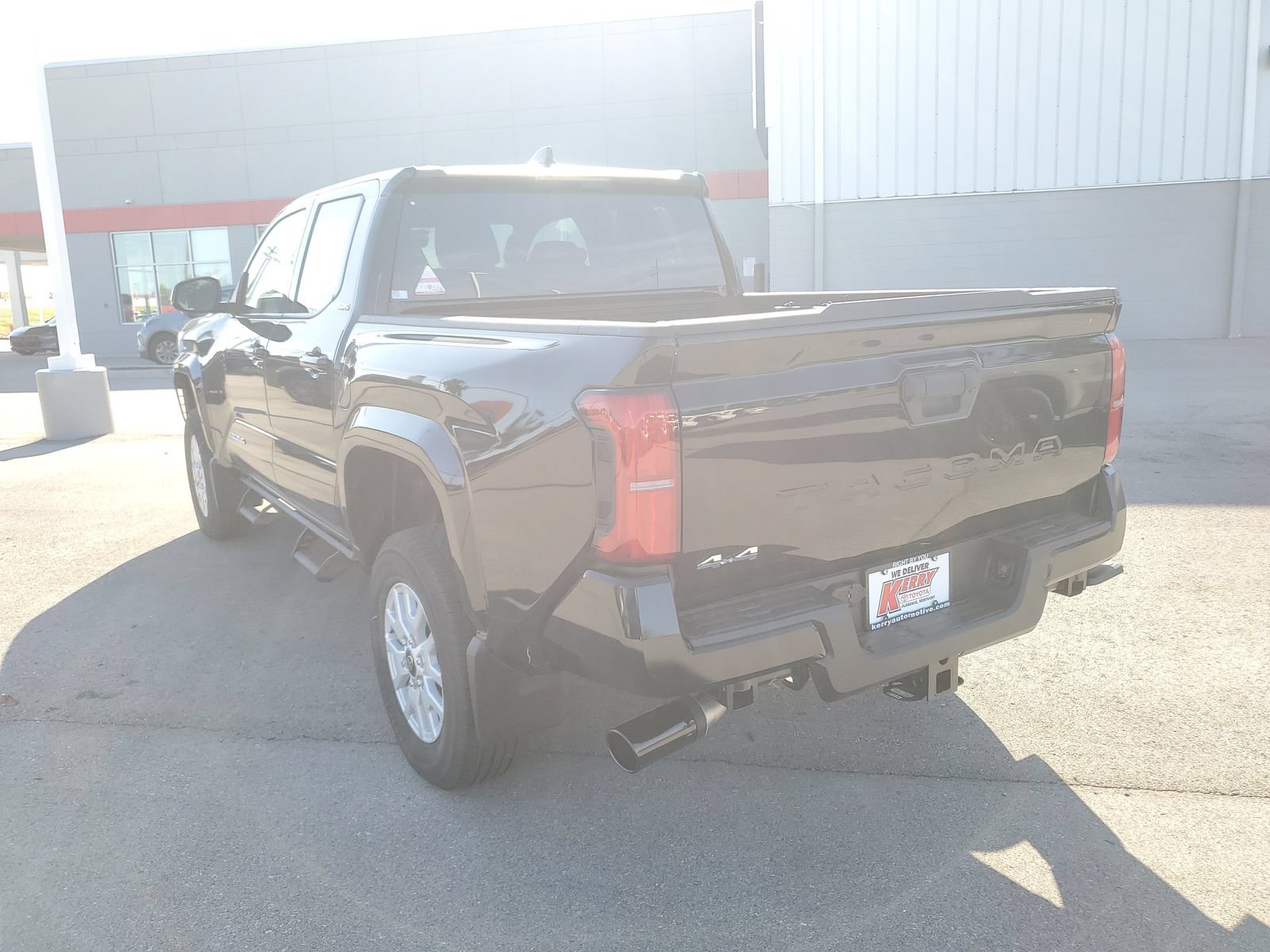 Certified 2025 Toyota Tacoma SR5 AWD/4WD image 3