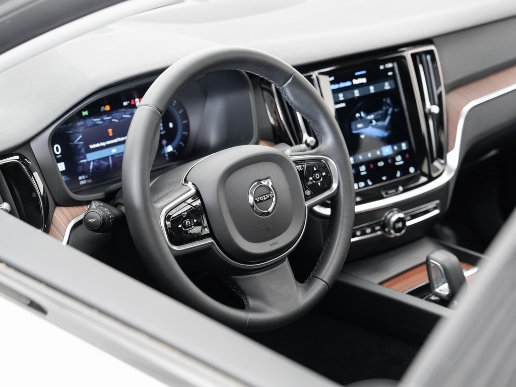 Used 2024 Volvo S60 B5 Plus image 9
