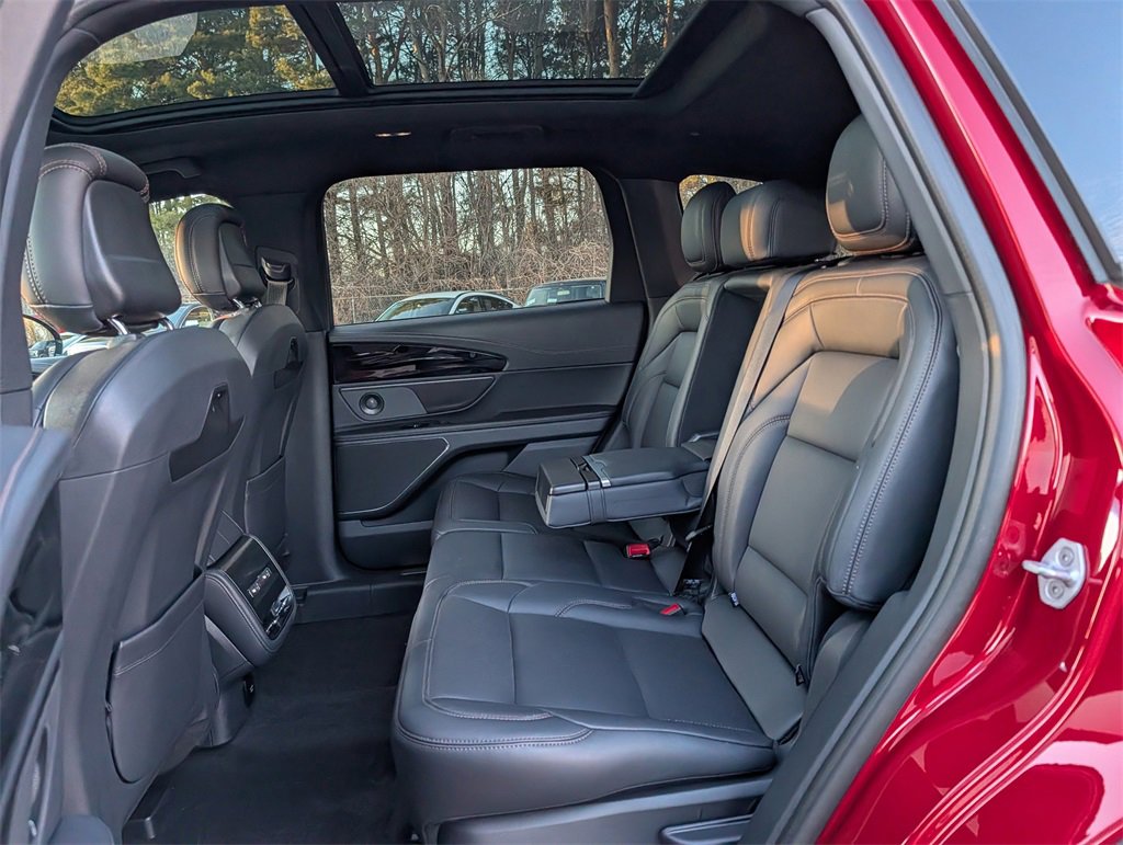 Used 2024 Lincoln Nautilus Premier w/ Equipment Group 102A image 11