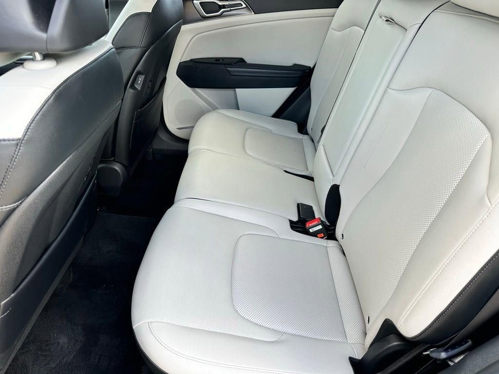 Used 2024 Kia Sportage EX image 7