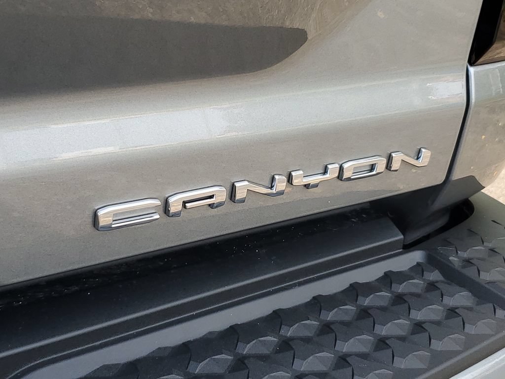 New 2026 GMC Canyon Denali w/ LPO, Black Badging Package AWD/4WD image 8