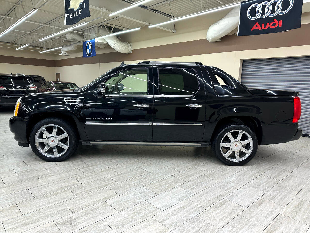 Used 2011 Cadillac Escalade EXT Premium image 10