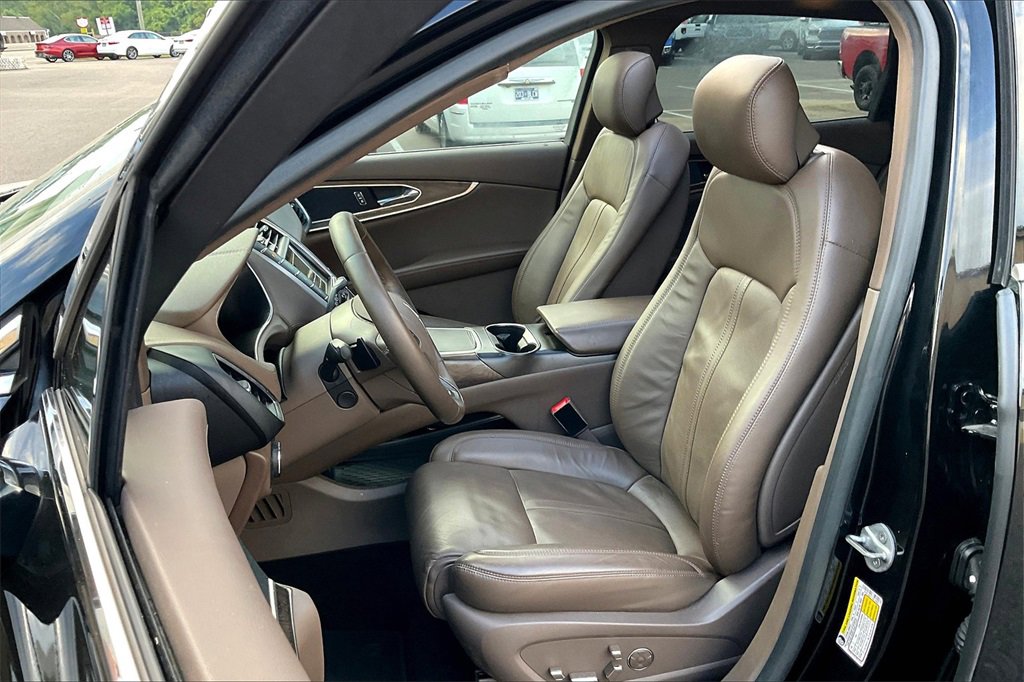 Used 2016 Lincoln MKX Reserve w/ Climate Package image 25