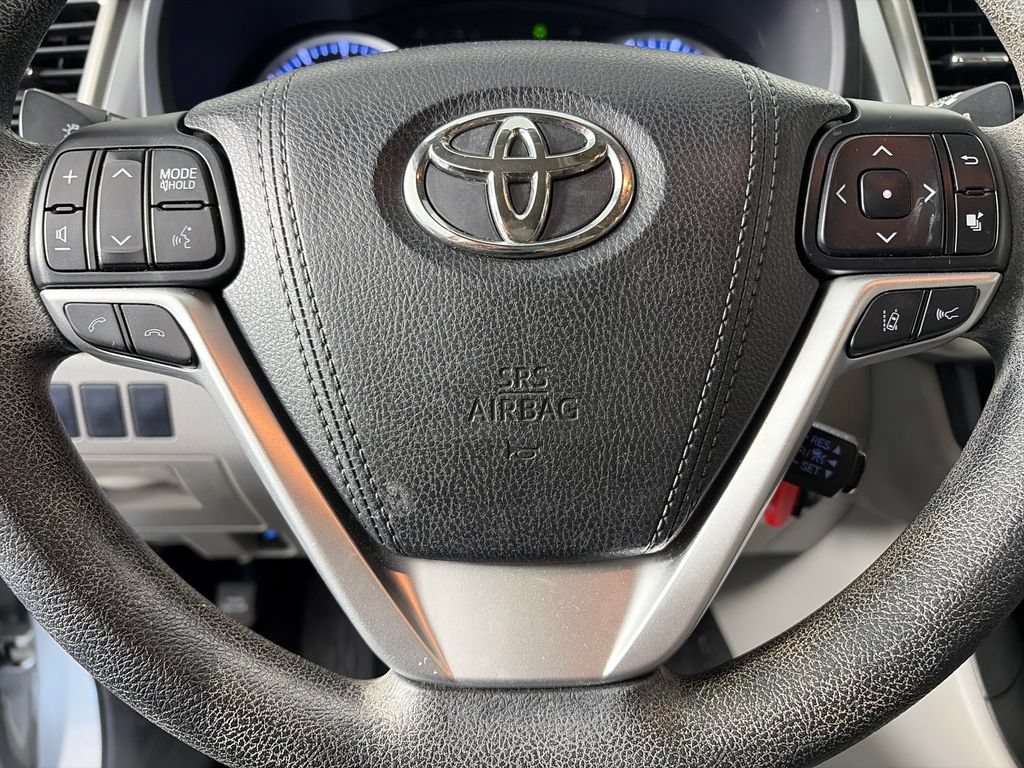 Used 2017 Toyota Highlander LE FWD image 16
