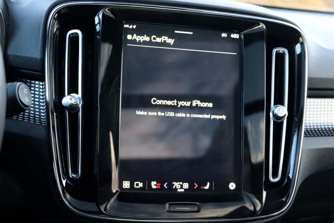 Used 2022 Volvo XC40 P8 Recharge Plus image 29