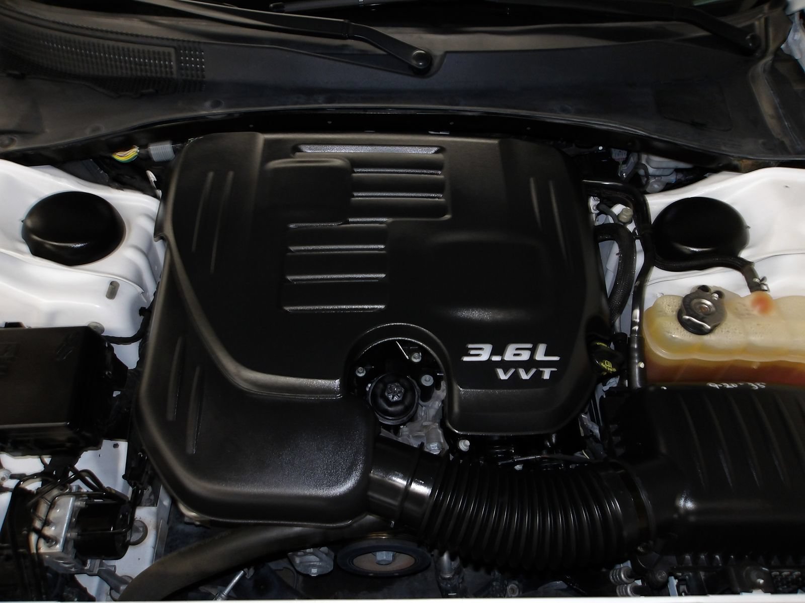 Used 2014 Chrysler 300 S AWD/4WD image 19