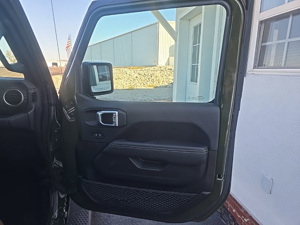 Used 2023 Jeep Wrangler Unlimited Sahara w/ Cold Weather Group image 23