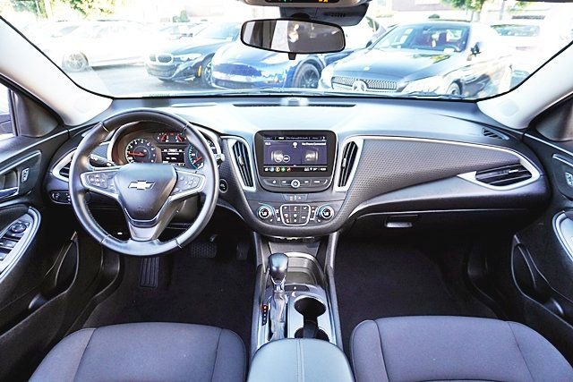 Used 2023 Chevrolet Malibu LT w/ Sport Edition image 17