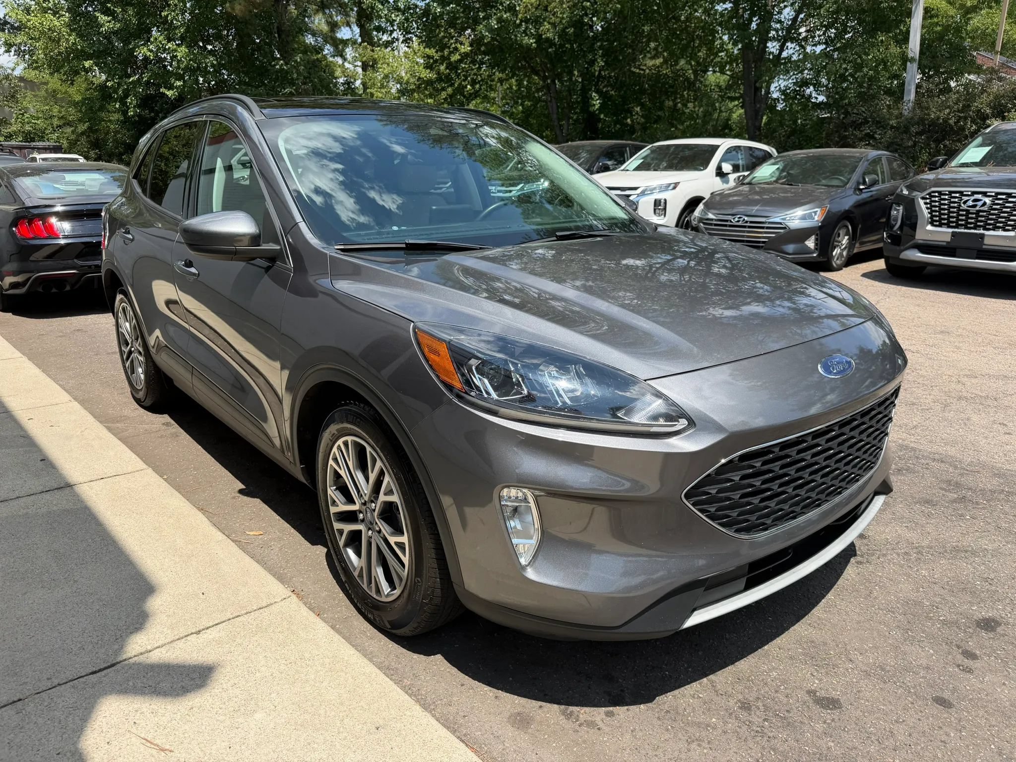 Used 2021 Ford Escape SEL w/ Technology Package FWD image 4
