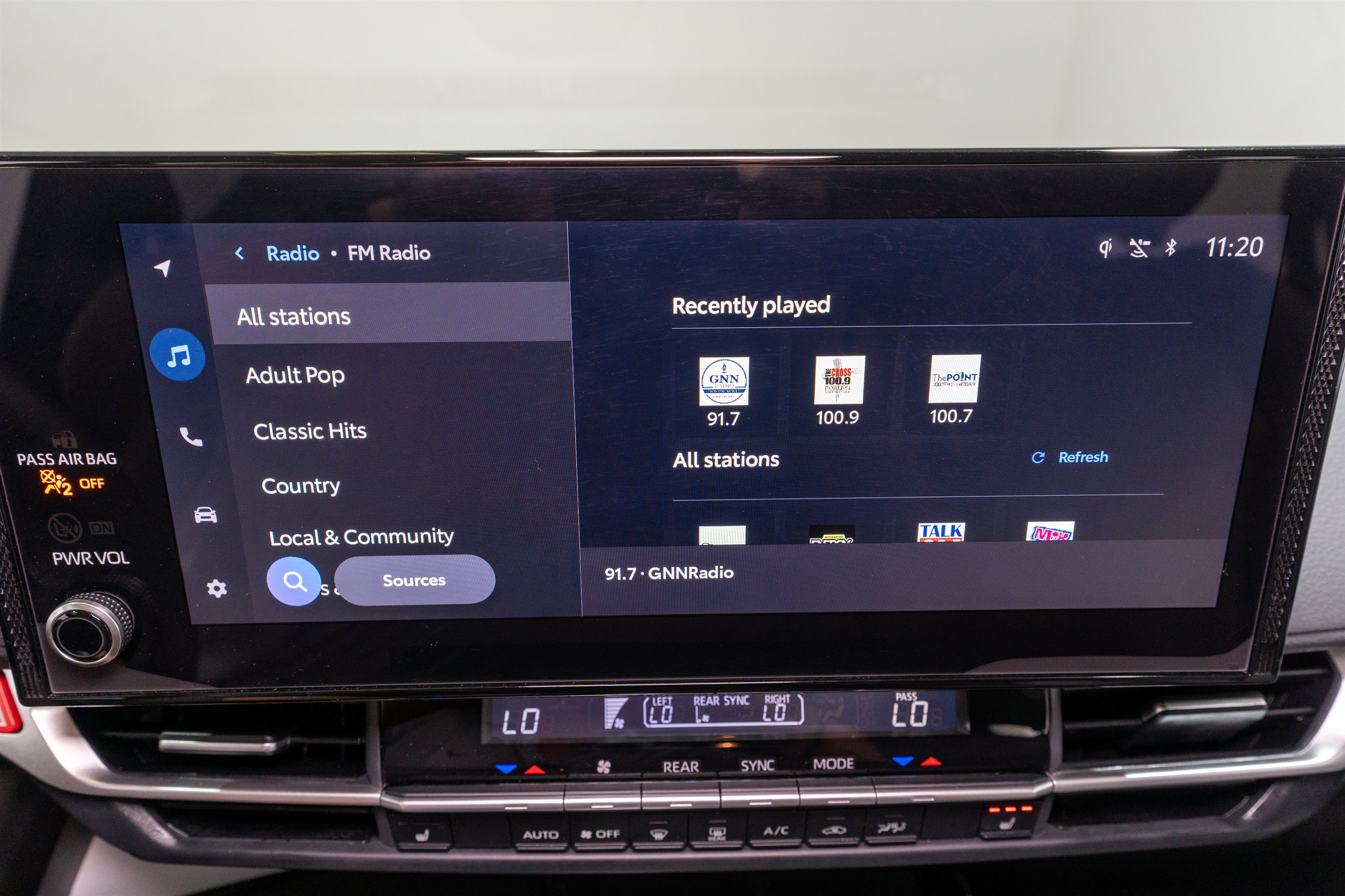 Used 2026 Toyota Sienna XLE FWD image 17