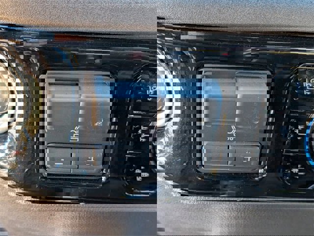 Used 2025 GMC Sierra 1500 SLT image 18