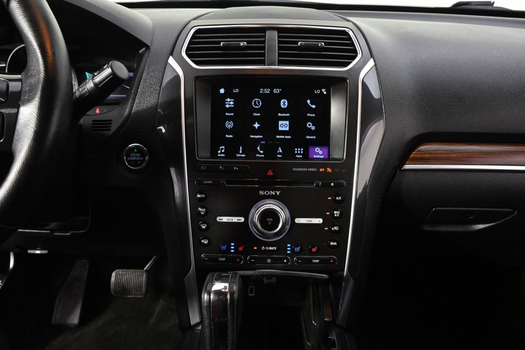 Used 2017 Ford Explorer Limited w/ Equipment Group 301A AWD/4WD image 28