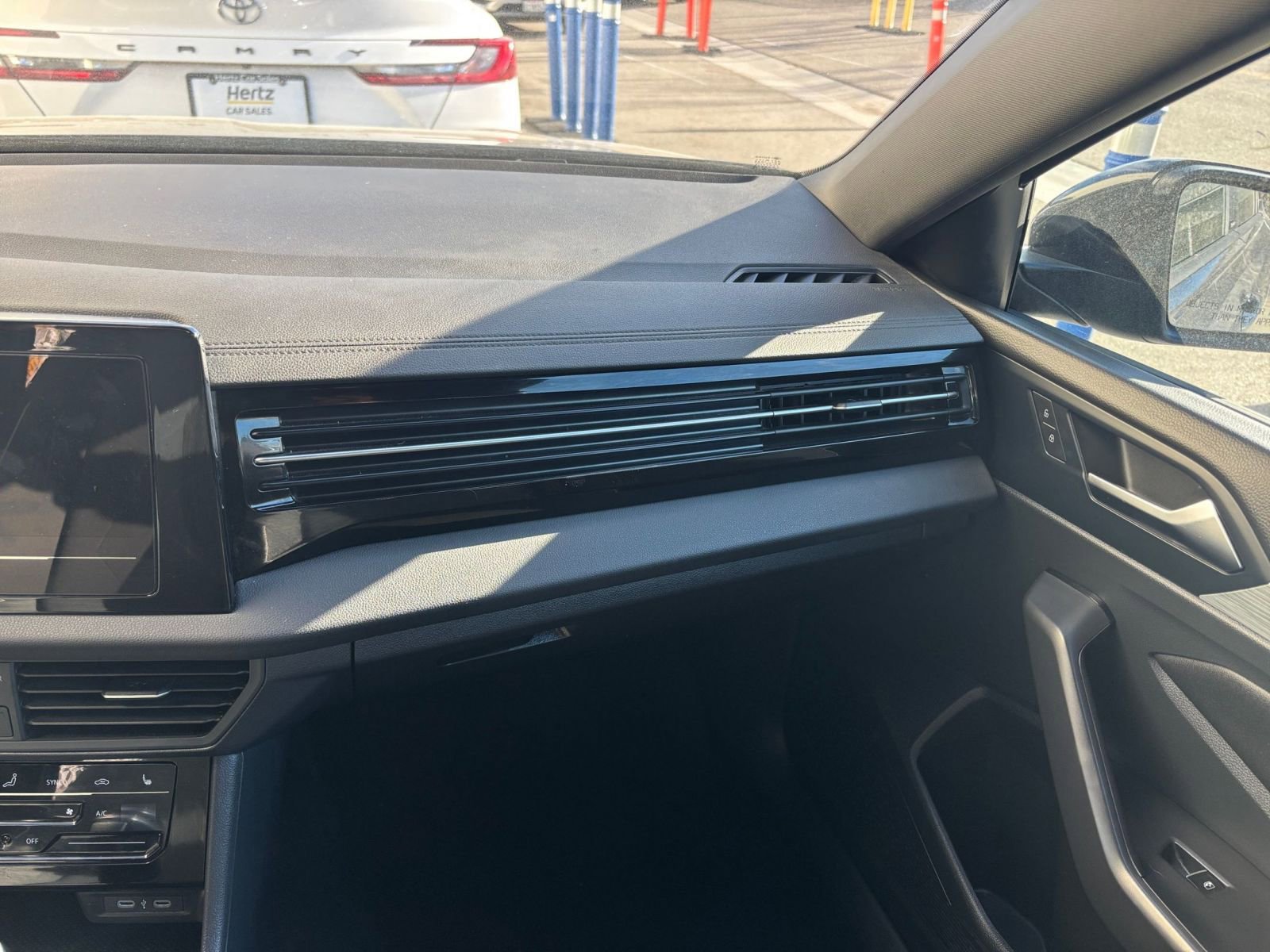 Used 2025 Volkswagen Jetta Sport image 35