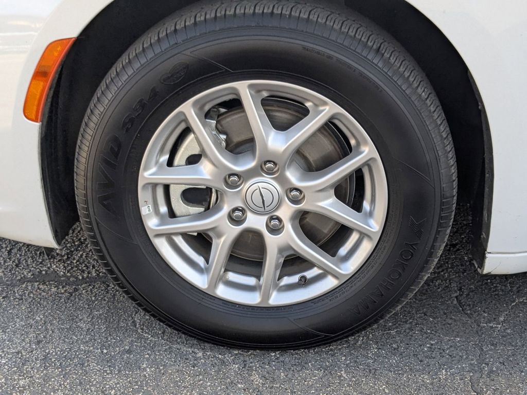 Used 2025 Chrysler Pacifica Select image 27