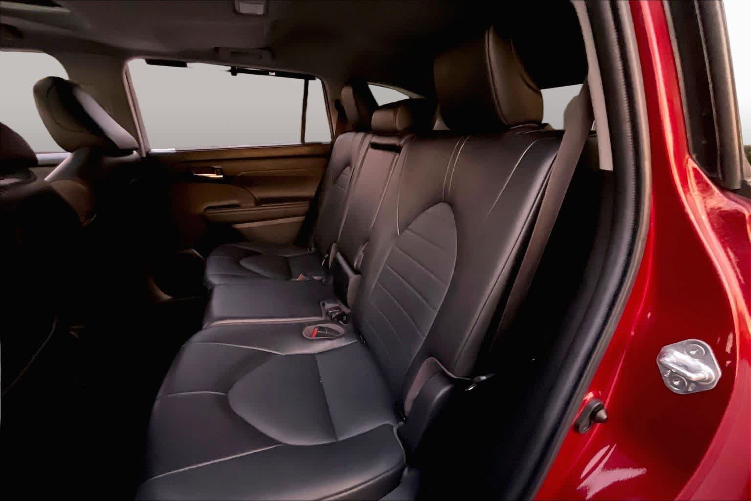 Used 2022 Toyota Highlander XLE FWD image 20
