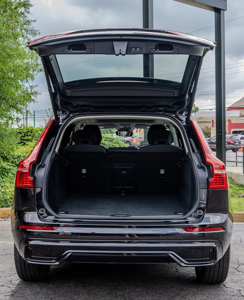 Used 2025 Volvo XC60 B5 Plus AWD/4WD image 25