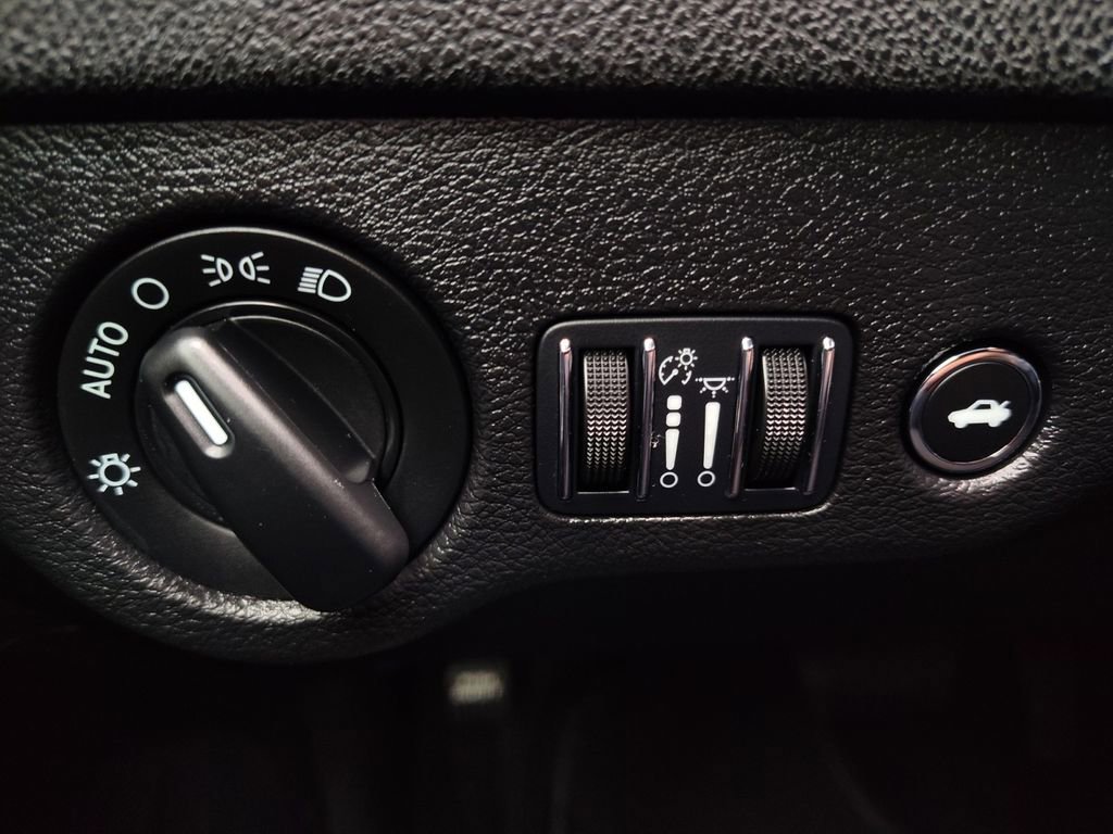 Used 2023 Dodge Charger SXT w/ Blacktop Package image 11