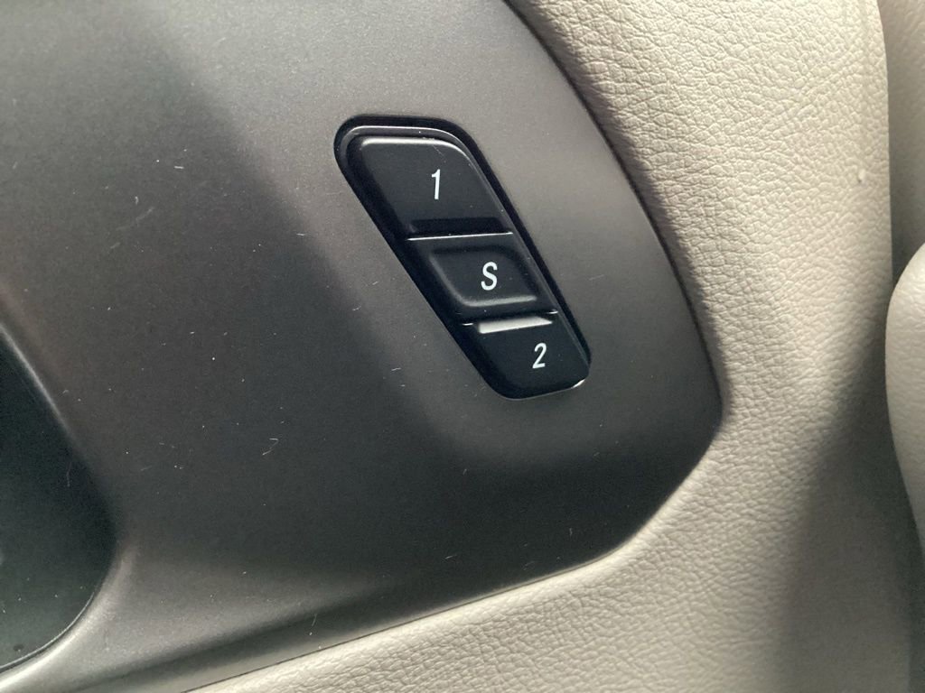 Used 2023 Chrysler Pacifica Touring-L image 31