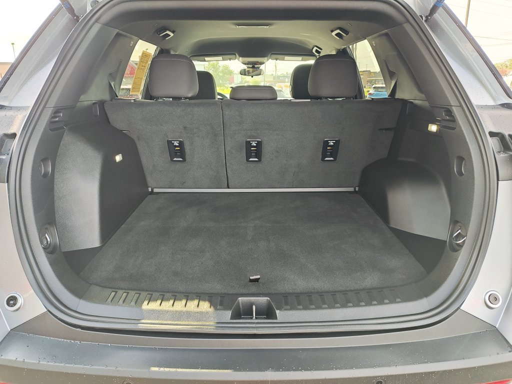 Used 2026 Chevrolet Equinox LT AWD/4WD image 9