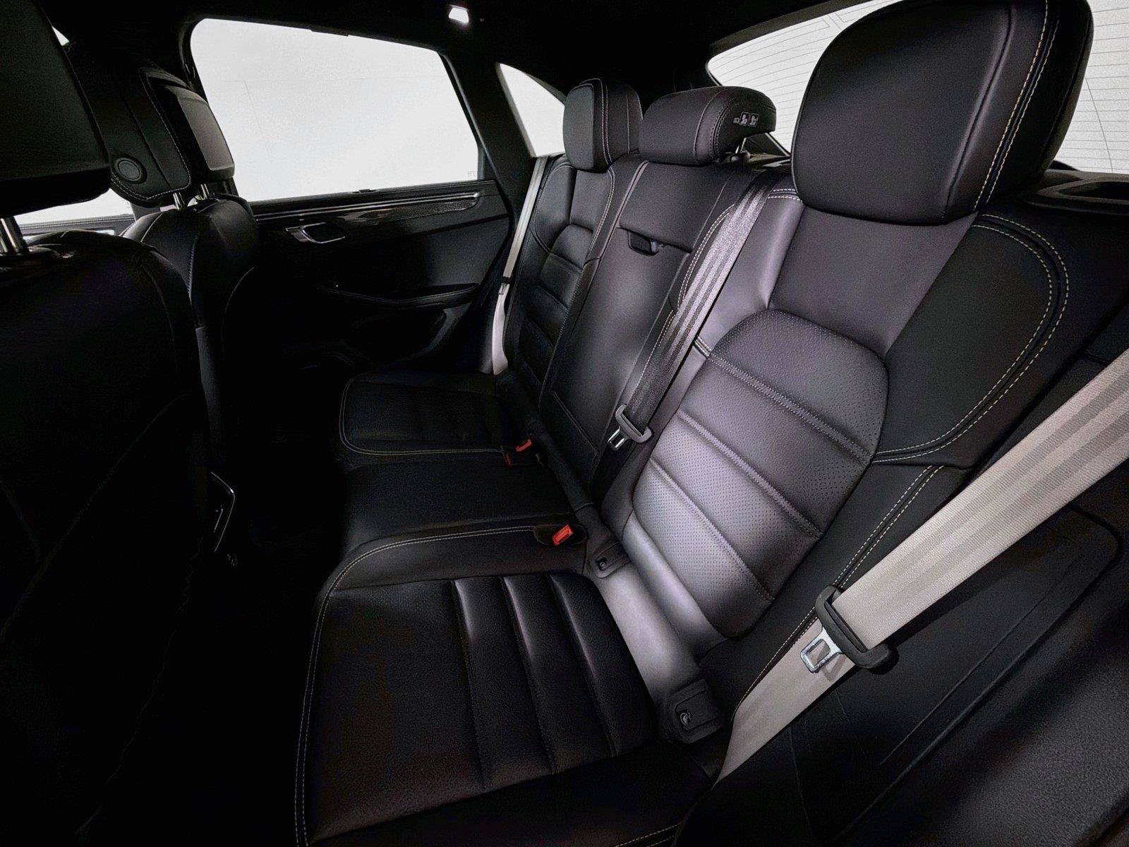 Certified 2025 Porsche Macan GTS AWD/4WD image 26