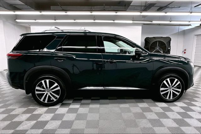 Used 2023 Nissan Pathfinder Platinum w/ Cargo Package AWD/4WD image 15
