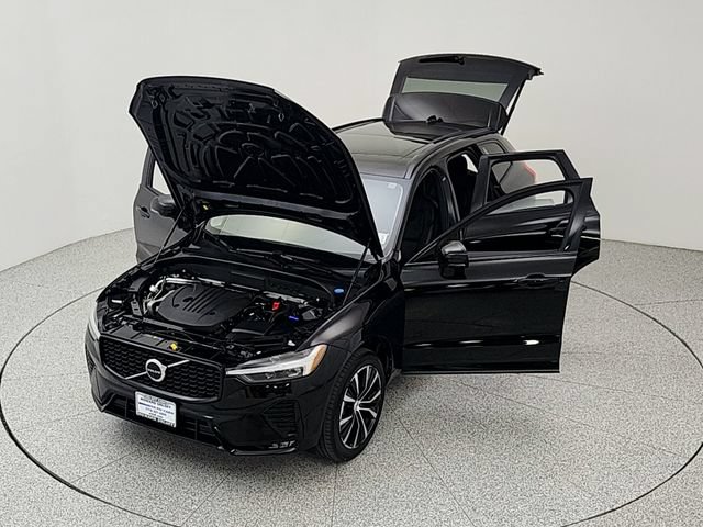Certified 2024 Volvo XC60 B5 Plus w/ Protection Package Premier AWD/4WD image 38