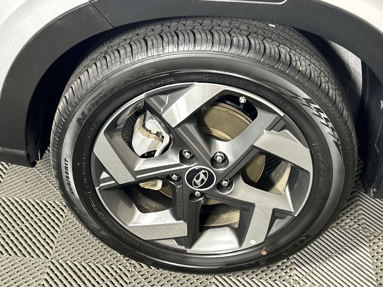 Used 2025 Hyundai Venue SEL FWD image 10