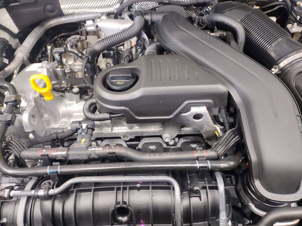 New 2025 Volkswagen Taos SE image 6