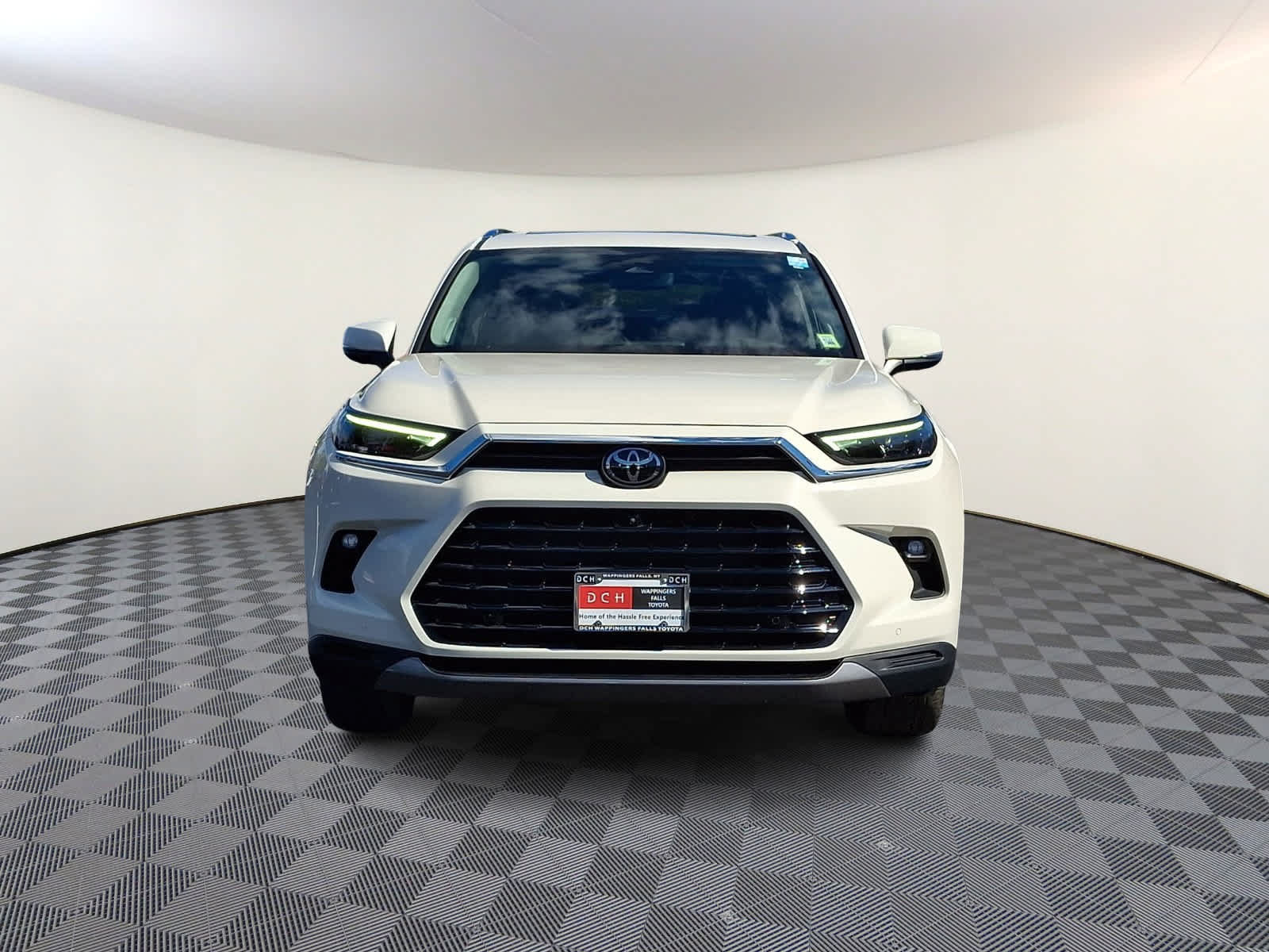 Used 2024 Toyota Grand Highlander AWD image 3