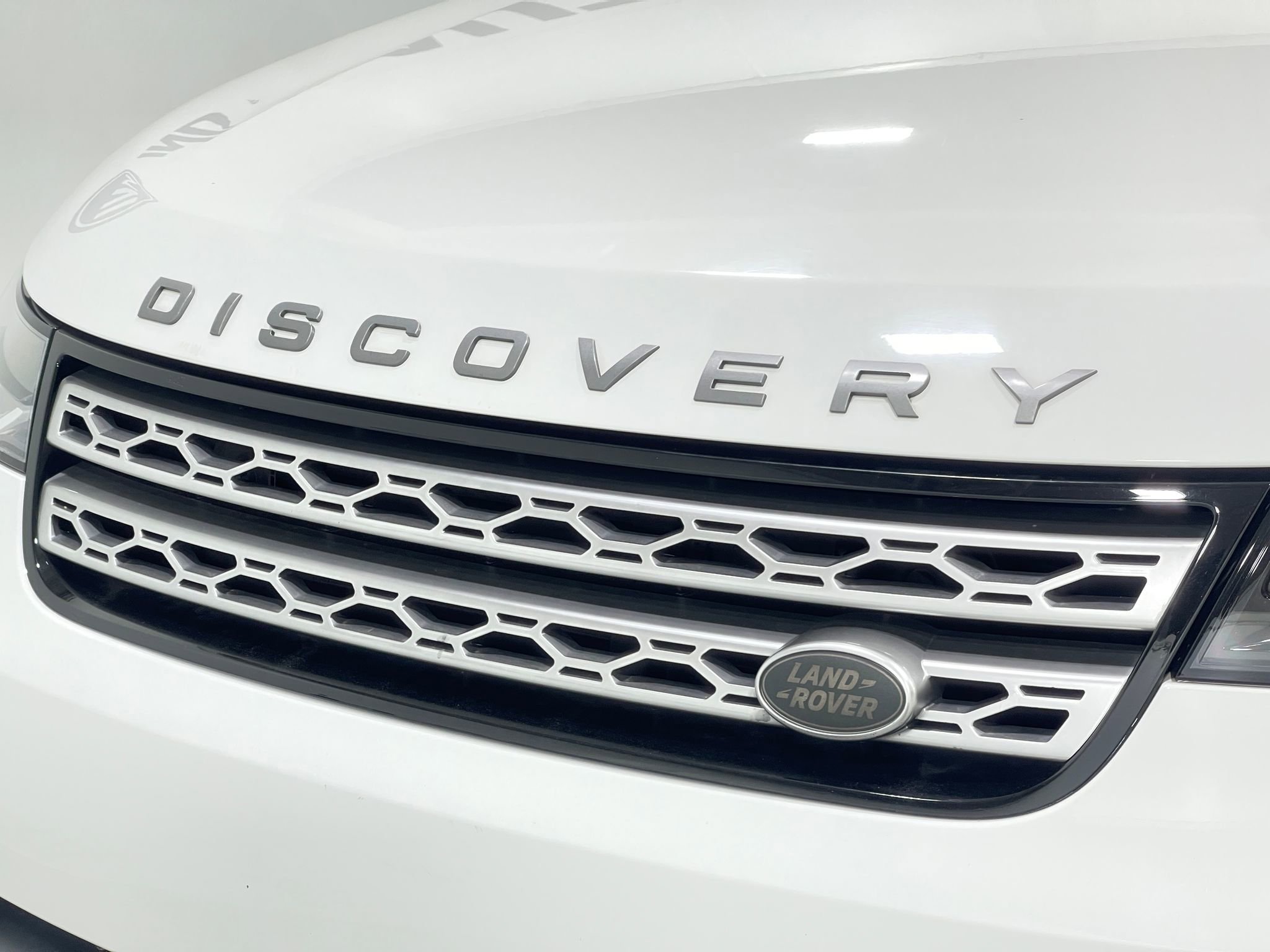 Used 2018 Land Rover Discovery HSE AWD/4WD image 38