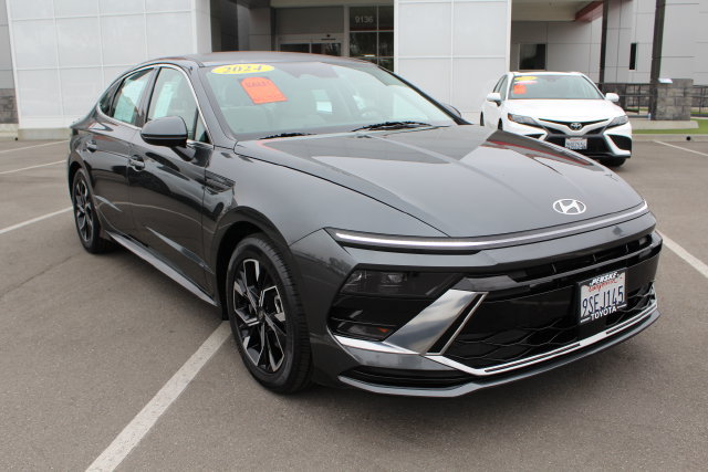 Used 2024 Hyundai Sonata SEL FWD image 2