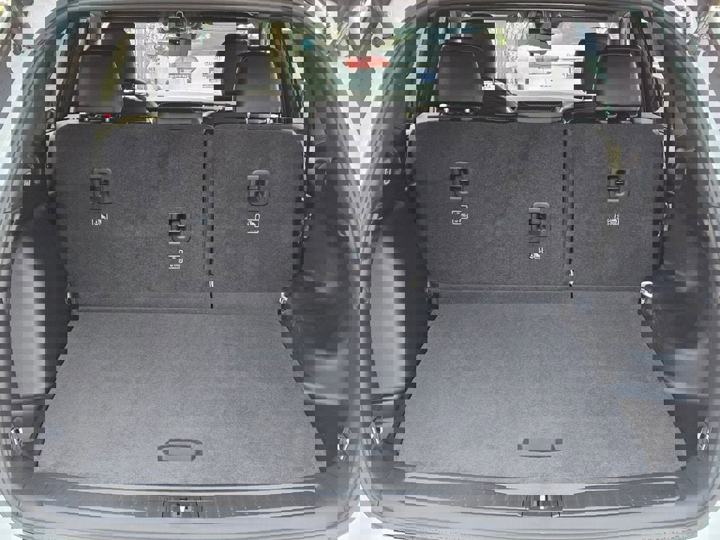 New 2025 Jeep Grand Cherokee Altitude image 28