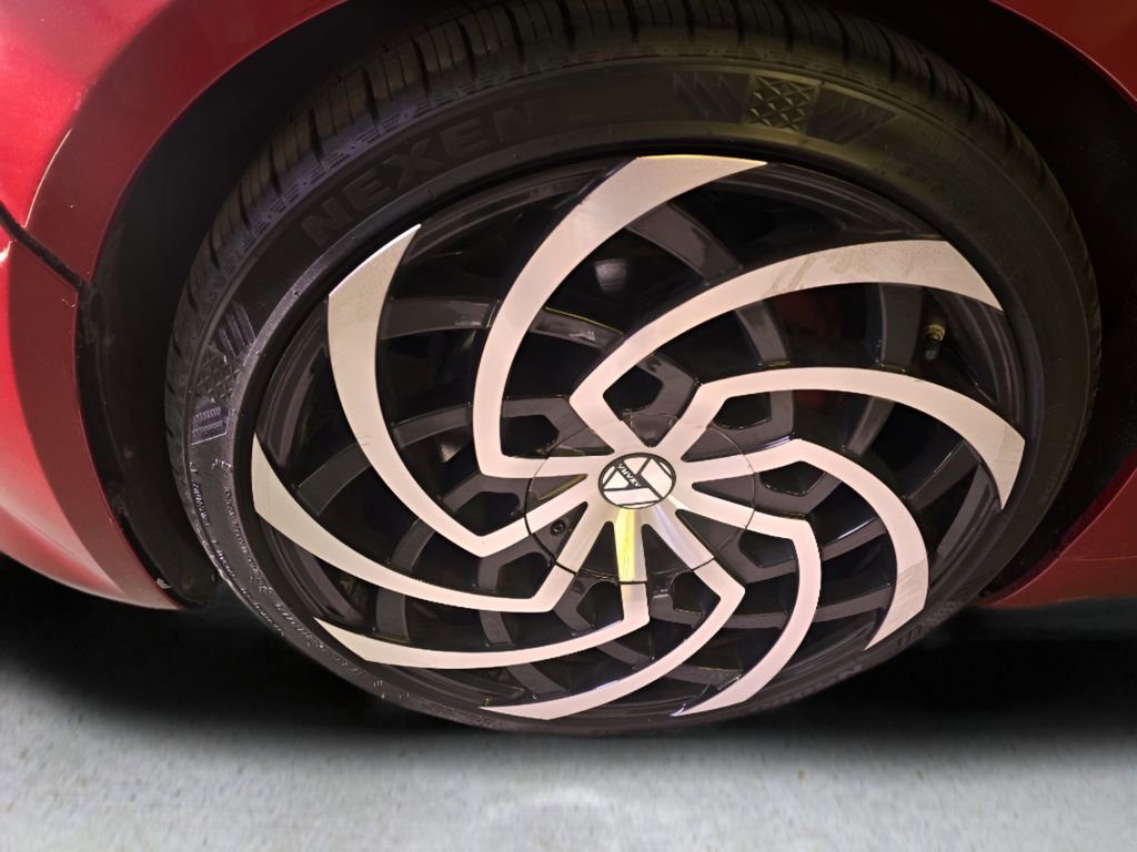 Used 2017 Alfa Romeo Giulia Ti w/ TI 19" Sport Package image 2