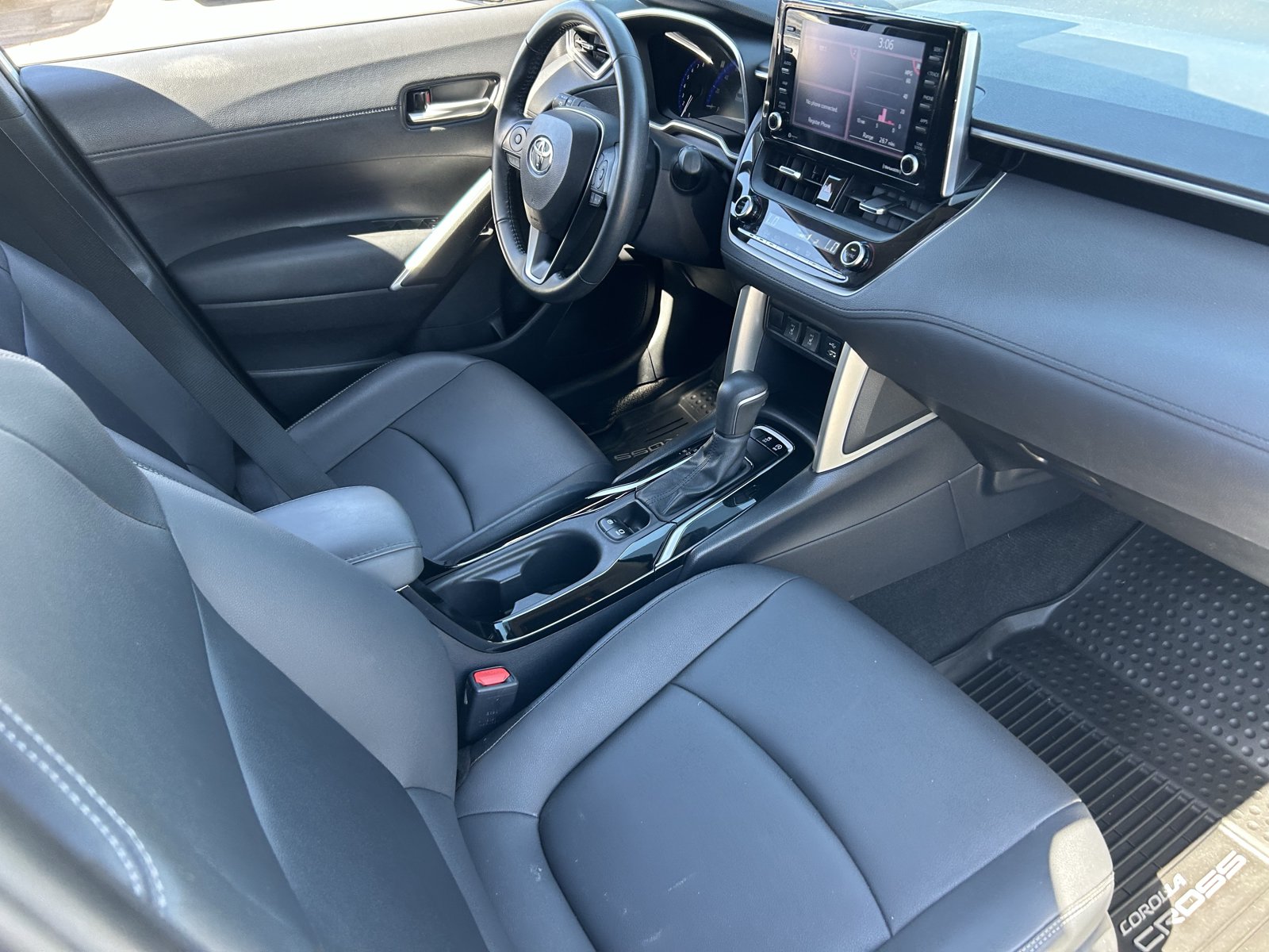 Used 2022 Toyota Corolla Cross XLE AWD/4WD image 13